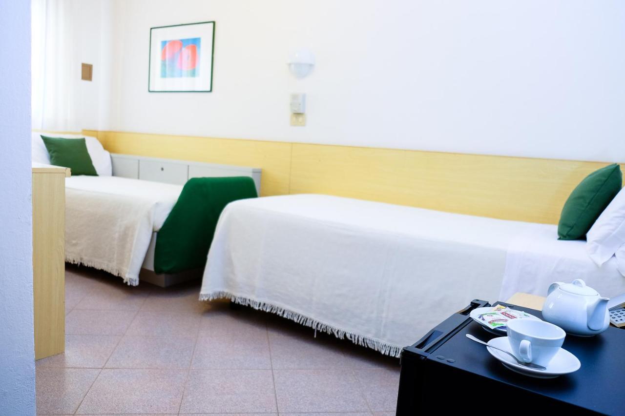 Hotel Desiree Lignano Sabbiadoro Exterior foto